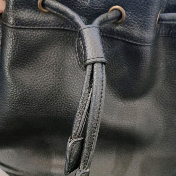 Tommy Hilfiger Black Leather Bucket Bag - Picture 10 of 10